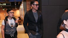 Tối 13/10, Mã Đức Chung bất ngờ xuất hiện trong sự kiện họp báo ra mắt sản phẩm âm nhạc mới của Khánh My - single Be Strong. Nam diễn viên mặc giản dị, đến khá thầm lặng. Anh chụp ảnh cùng chủ nhân sự kiện và nhanh chóng di chuyển xuống hàng ghế khán giả 