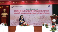 Hội thảo “Bảo tồn và phát huy giá trị di sản văn hóa Việt Nam trong bối cảnh đương đại: thách thức và triển vọng”. Ảnh: VNU-SIS.