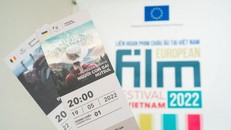 Vé xem Liên hoan phim châu Âu 2022 hiện đang được phát miễn phí tại Viện Goethe Hà Nội. Ảnh: Thanh Vân. 