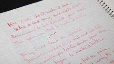 Cuốn sổ chứa bản nháp viết tay của Paul McCartney cho bài hát "Hey Jude" năm 1968. Nguồn: The Beatles Story, Liverpool.