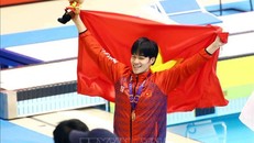 VĐV Trần Hưng Nguyên (Việt Nam) giành HCV nội dung bơi 200m hỗn hợp nam với thành tích 2 phút 01 giây 22. Ảnh: TTXVN