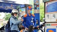 Giá xăng tiếp tục giảm về dưới 25.000 đồng/lít