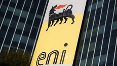 Biểu tượng tập đoàn dầu khí Eni của Italy tại San Donato, gần thành phố Milan. Ảnh: AFP