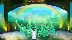 Chương trình văn nghệ “Hồi sinh” biểu diễn tại chương trình. Ảnh: TTXVN