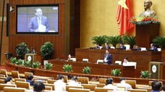 Bộ trưởng Bộ Văn hóa, Thể thao và Du lịch Nguyễn Văn Hùng trả lời chất vấn. Ảnh: TTXVN 