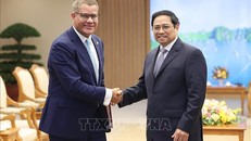 Thủ tướng Phạm Minh Chính tiếp ông Alok Kumar Sharma, Chủ tịch COP26. Ảnh: TTXVN