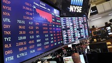 Chứng khoán phố Wall lao dốc sau quyết định của Fed