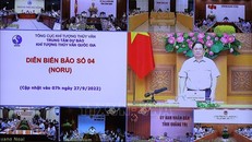 Thủ tướng Phạm Minh Chính chủ trì họp khẩn ứng phó cơn bão số 4. Ảnh: TTXVN