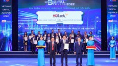 Ông Nguyễn Đức Dũng- Phó Giám đốc Trung tâm Chuyển đổi số HDBank (DTC)- đại diện HDBank- nhận Giải 