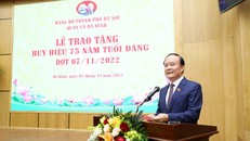  Phó Bí thư Thành ủy, Chủ tịch HĐND thành phố Nguyễn Ngọc Tuấn phát biểu tại lễ trao tặng Huy hiệu 75 năm tuổi Đảng cho các đảng viên lão thành quận Ba Đình.
