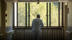 Áp lực già hoá dân số 'đè nặng' lên hệ thống y tế Trung Quốc