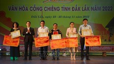 BTC trao giải Nhất, Nhì, Ba toàn đoàn. 