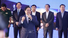 Thủ tướng Phạm Minh Chính phát biểu, giao trách nhiệm cho địa phương và các doanh nghiệp thực hiện cam kết đầu tư ngày 26/11/2022. Ảnh: TTXVN