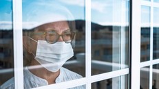 Đằng sau xu hướng sống độc thân khi về già tại Mỹ