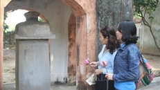 Văn bia tại Đền thờ vua Lê Đại Hành, xã Trường Yên, huyện Hoa Lư, tỉnh Ninh Bình. Ảnh: TTXVN