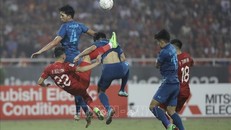 Pha tung người móc bóng của Tiến Linh. Ảnh: TTXVN