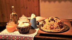 Món Chak-Chak và các nguyên liệu làm bánh.