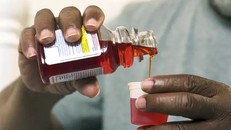 WHO ra cảnh báo khẩn cấp về siro ho gây nguy hiểm cho trẻ em