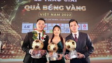 Cầu thủ Nguyễn Văn Quyết (đội Hà Nội FC) - Quả bóng vàng nam Việt Nam 2022 (bên phải); cầu thủ Huỳnh Như (đội TP Hồ Chí Minh) - Quả bóng vàng nữ Việt Nam 2022 (giữa) và thủ môn Hồ Văn Ý (đội tuyển quốc gia) - Quả bóng vàng futsal năm 2022 (bên trái). Ảnh: Thanh Vũ/TTXVN