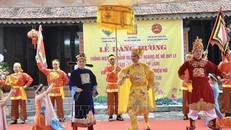 Chương trình nghệ thuật do các diễn viên Nhà hát Nghệ thuật truyền thống Thanh Hóa biểu diễn nhằm tái hiện thân thế, sự nghiệp và những đóng góp của Hồ Quý Ly đối với quê hương, đất nước. 