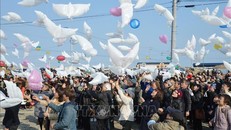 Lễ tưởng niệm các nạn nhân động đất- sóng thần 2011 tại Miyagi, Nhật Bản, ngày 11/3/2018. Ảnh tư liệu: AFP/TTXVN