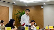 Ông Nguyễn Phong Nhã, Phó Cục trưởng Cục Viễn thông trả lời báo chí.