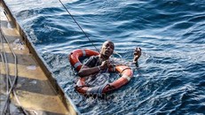 Italy nỗ lực giải cứu thêm 1.200 người di cư trên Địa Trung Hải