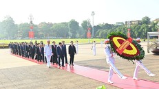 Lãnh đạo Đảng, Nhà nước và TP Hà Nội vào Lăng viếng Chủ tịch Hồ Chí Minh