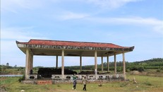 Nhiều hạng mục của di tích lịch sử văn hóa cấp Quốc gia chiến hào thép Lộc Tự nằm trong Quần thể di tích Chiến thắng Vạn Tường nằm ở xã Bình Hòa, huyện Bình Sơn bị xuống cấp. 