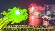 Ngắm sân khấu Lễ hội pháo hoa quốc tế Đà Nẵng 2023 đẹp lung linh bên sông Hàn 