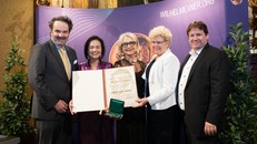 Giáo sư Nguyễn Thục Quyên được trao huân chương cao quý Wilhelm Exner 2023. Ảnh: wilhelmexner.org