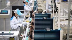 Ban hành Nghị quyết về tháo gỡ khó khăn cho sản xuất kinh doanh