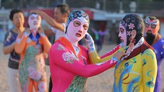 Trung Quốc: Thời trang chống nắng thịnh hành khi nhiệt độ cao kỷ lục