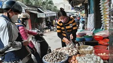 Giá gạo và các thành phẩm biến động tại các chợ dân sinh ở Hà Nội