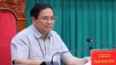 Thủ tướng Phạm Minh Chính chủ trì buổi làm việc với lãnh đạo chủ chốt tỉnh Kon Tum và đại diện các nhà đầu tư. Ảnh: Dương Giang.