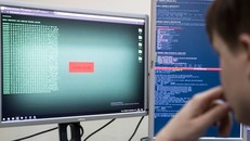 Xung đột ở Ukraine đã ảnh hưởng đến nhân lực trong lĩnh vực công nghệ thông tin của Nga. Ảnh: AP