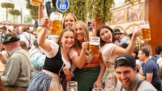 Khai mạc Lễ hội bia Oktoberfest, Đức