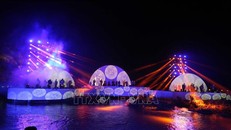 Biểu diễn nghệ thuật khai mạc Lễ hội Du lịch thác Bản Giốc năm 2023. Ảnh: Nông Văn Đạt/TTXVN