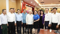 Tổng Bí thư Nguyễn Phú Trọng với các đại biểu và cử tri. Ảnh: Trí Dũng/TTXVN