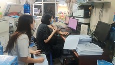 Tìm kiếm tài liệu theo yêu cầu của khách hàng.