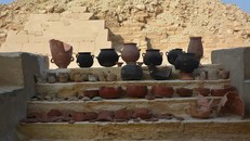 Những chiếc bình cổ từ xưởng ướp xác. Ảnh: M. Abdelghaffar/Dự án Lăng mộ Saqqara Saite, Đại học Tubingen Đức