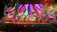 Chương trình nghệ thuật “Linh thiêng đất phật” tại lễ khai hội. Ảnh: Thế Duyệt