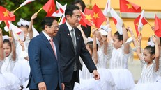 Thủ tướng Phạm Minh Chính tiếp Thủ tướng Kishida Fumio trong chuyến thăm vào tháng 5. Ảnh: Hữu Hưng