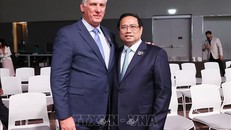 Thủ tướng Phạm Minh Chính gặp Chủ tịch Cuba Miguel Díaz-Canel. Ảnh: Dương Giang