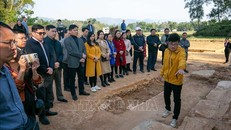 Các nhà nghiên cứu tìm thấy tìm thấy dấu tích của một kiến trúc cổng thành, chân cổng thành tại điểm khảo cổ thành Nà Lữ.