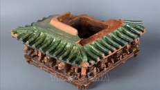 Mô hình đất nung kiến trúc thời Lê sơ, niên đại thế kỷ XV được công nhận Bảo vật quốc gia. Ảnh: TTXVN phát