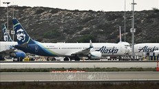 Máy bay Boeing 737 MAX 9 của hãng hàng không Alaska Airlines tại sân bay Los Angeles, bang California, Mỹ ngày 14/1/2024. Ảnh: AFP/TTXVN 