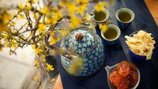 Nâng chén trà khơi nguồn Tết đoàn viên