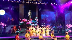 Ca khúc "Tiếng hát từ Thành phố mang tên Người" do Nghệ sỹ nhân dân Tạ Minh Tâm trình bày.