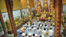 Lễ cầu nguyện Quốc Thái Dân An của Việt Kiều tại Lào. Ảnh: Đỗ Bá Thành/ PV TTXVN tại Lào